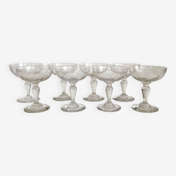 8 coupes à champagne anciennes en verre soufflé gravé étoiles, fin 19ème