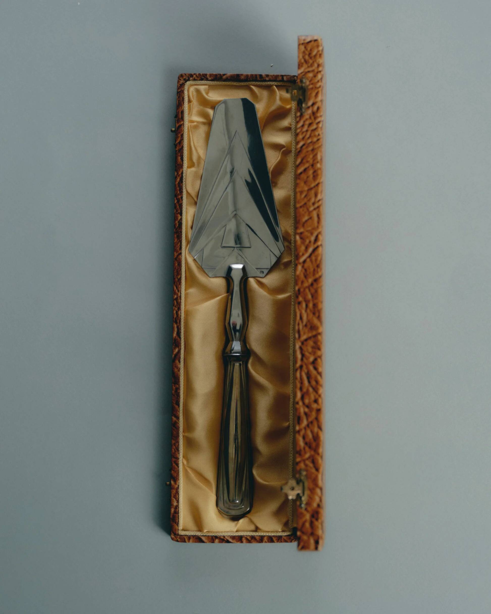 Art Deco silver-plated metal serving scoop, 1930s