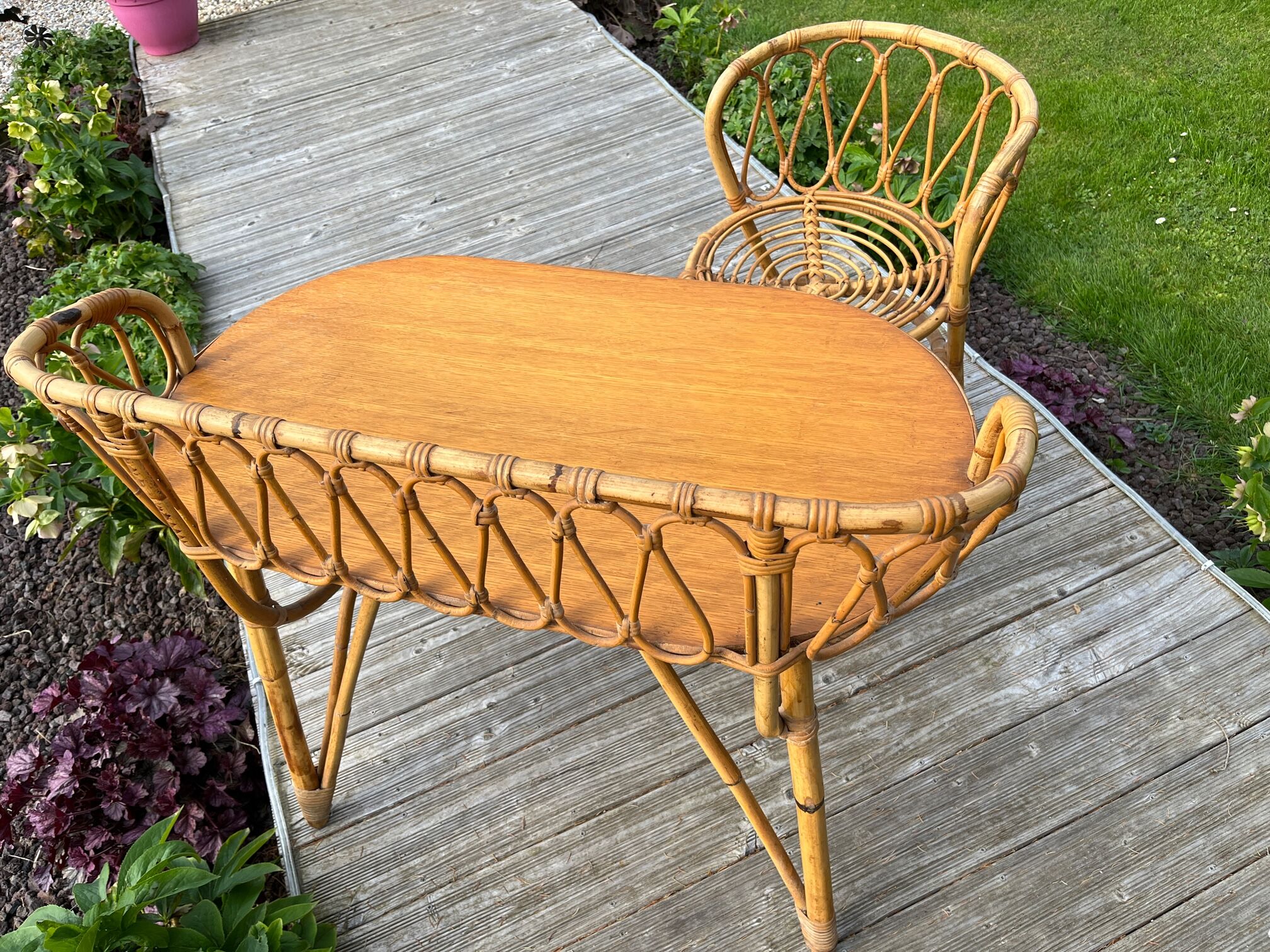 Rattan dressing table with her chair
