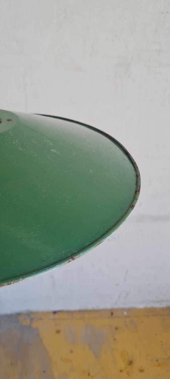 Enamelled sheet metal suspension