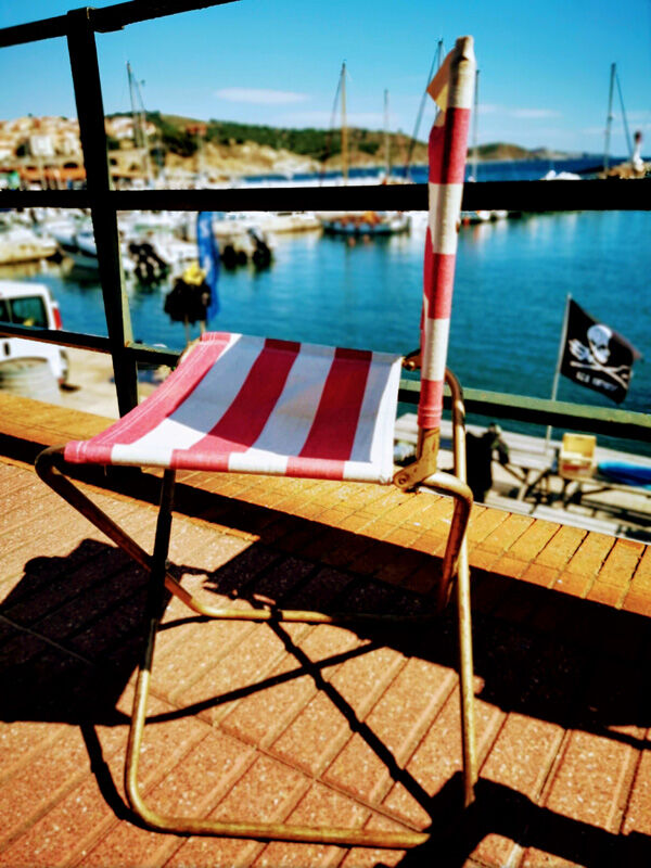 Foldable camping seat