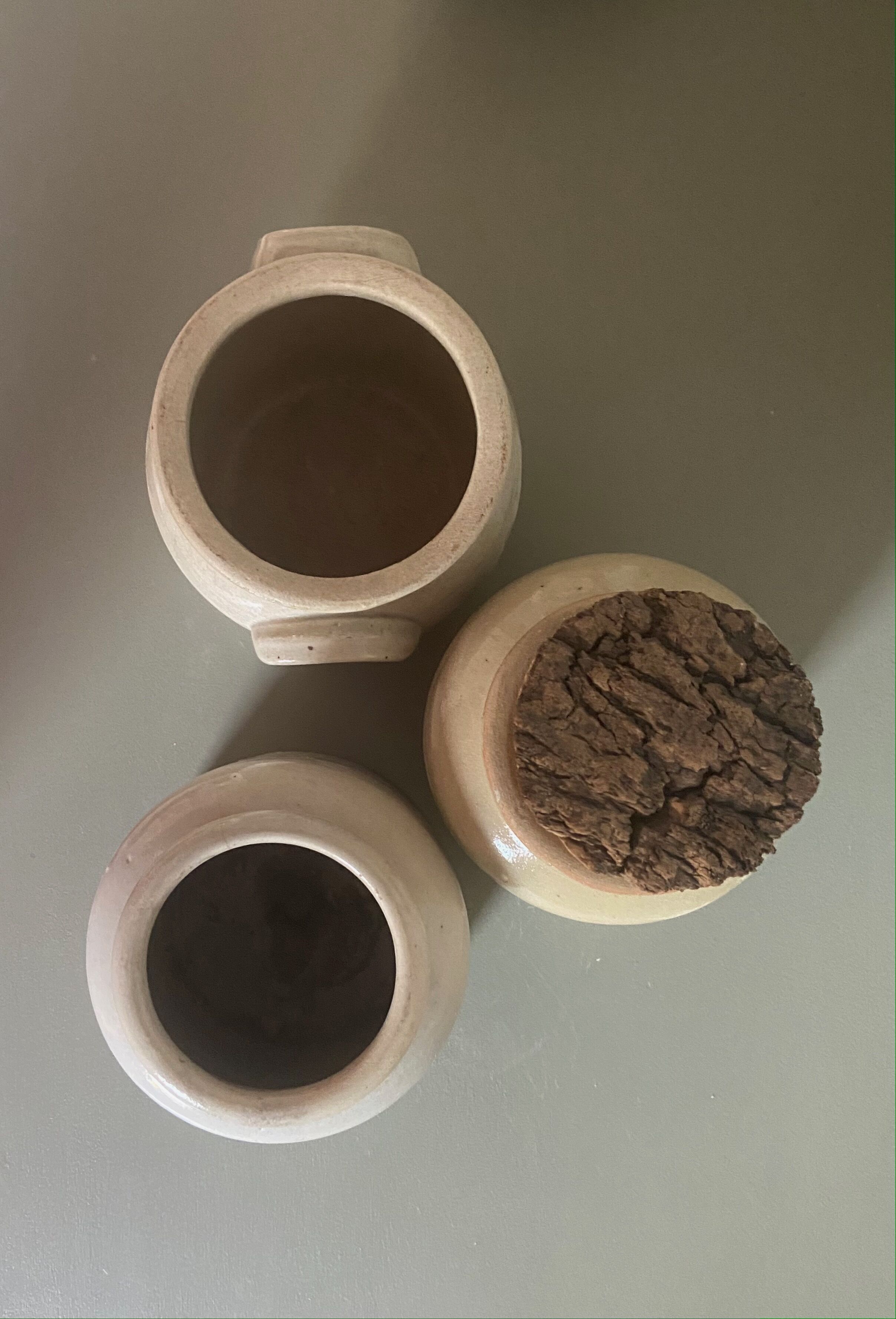 Unbleached ceramic pots