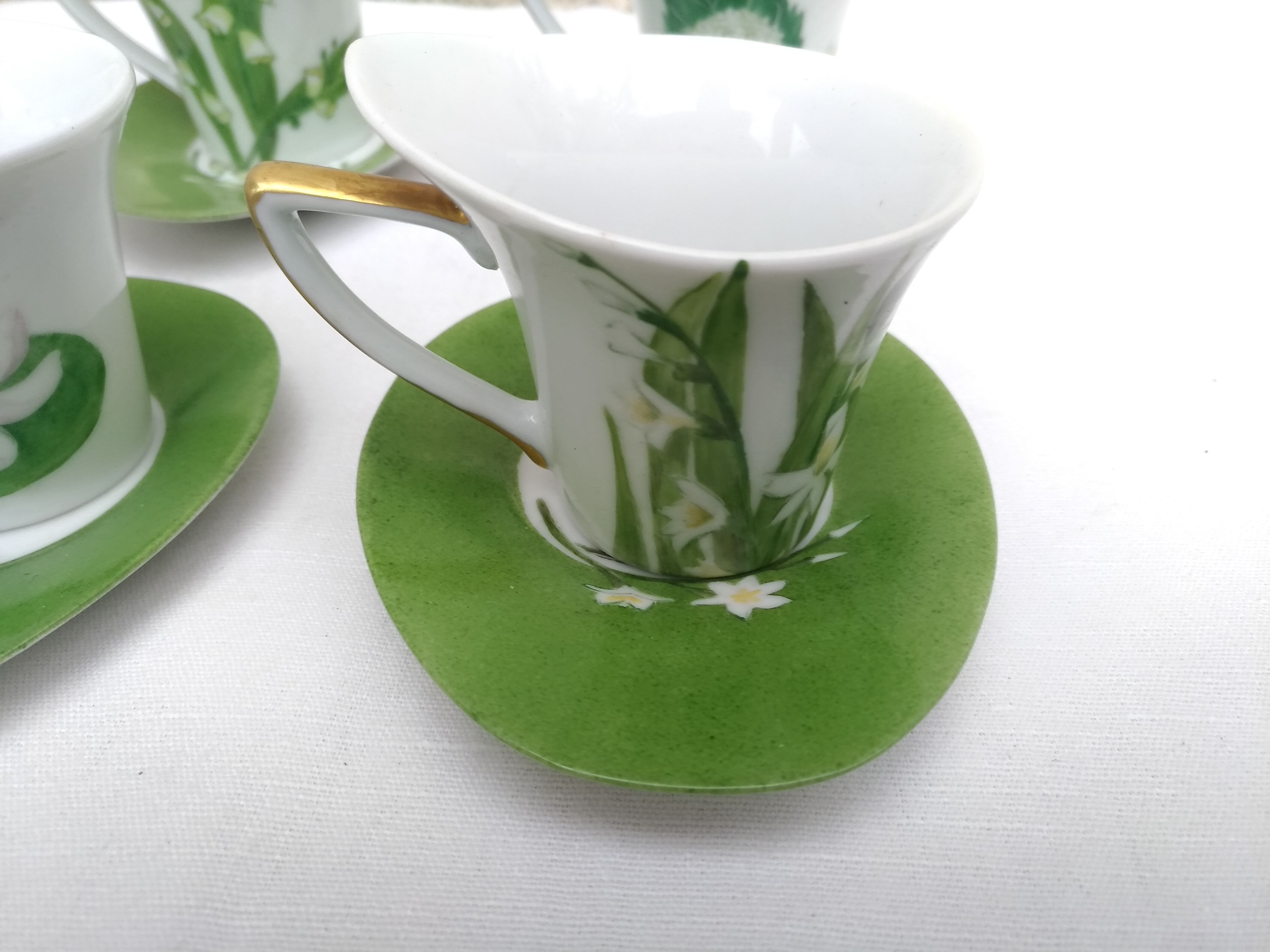 6 Tasse a café en porcelaine blanche a decor floral