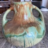 Ceramic vase with handle