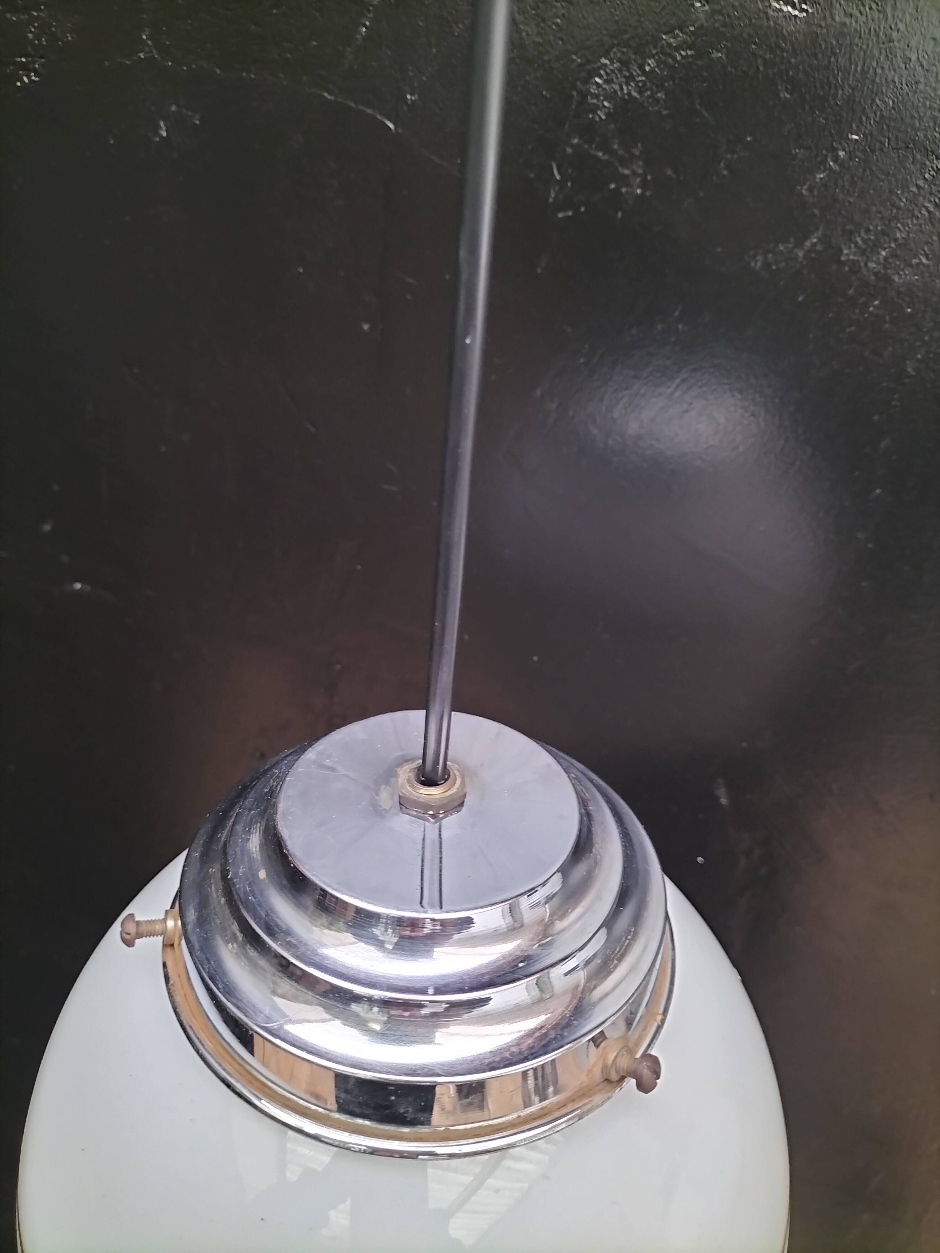 Paire de suspensions opaline