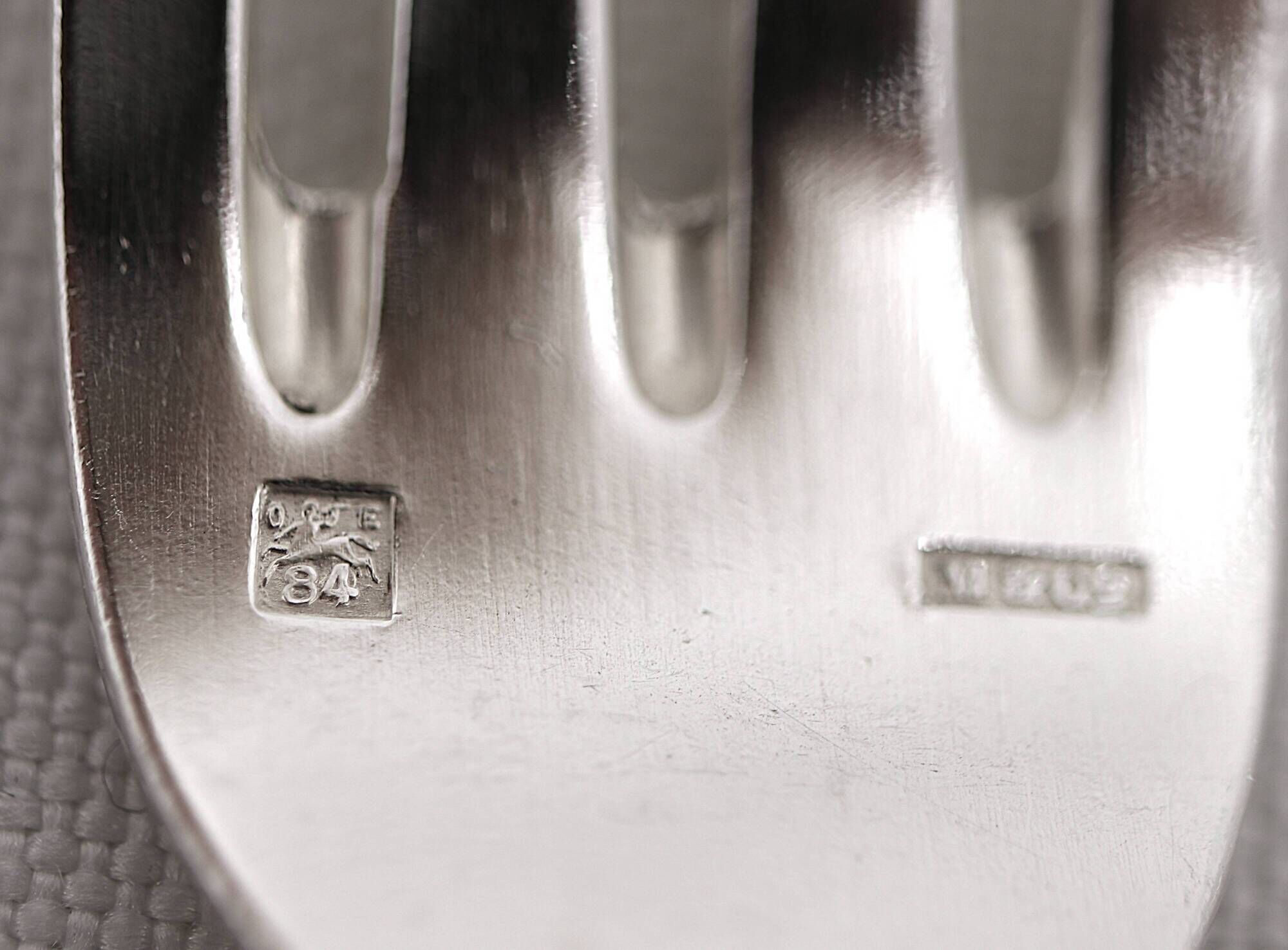 Ercuis Neo-Gothic style, 38-piece cutlery set in silver-plated metal, excellent condition.