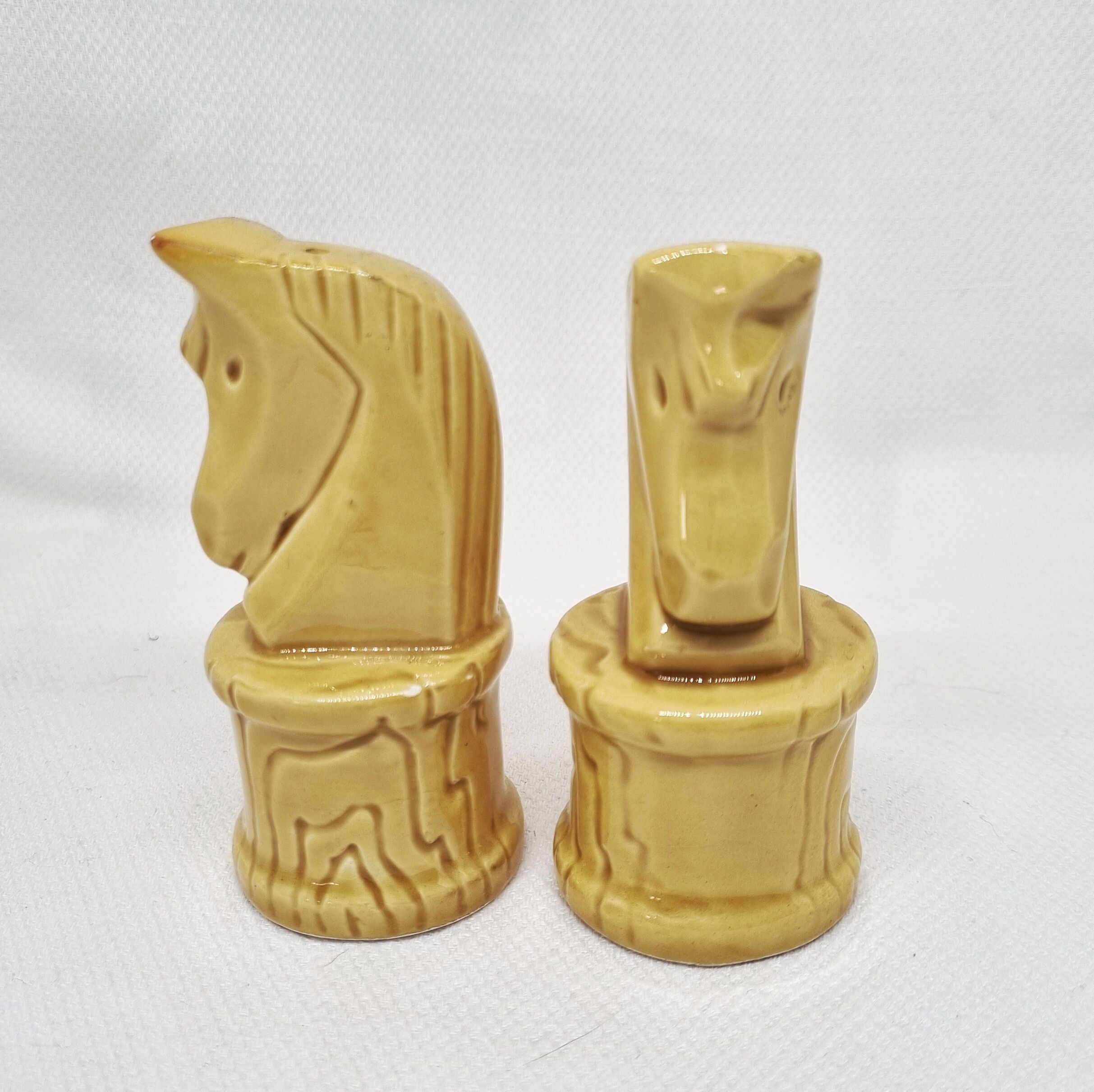 Pepper and salt shaker