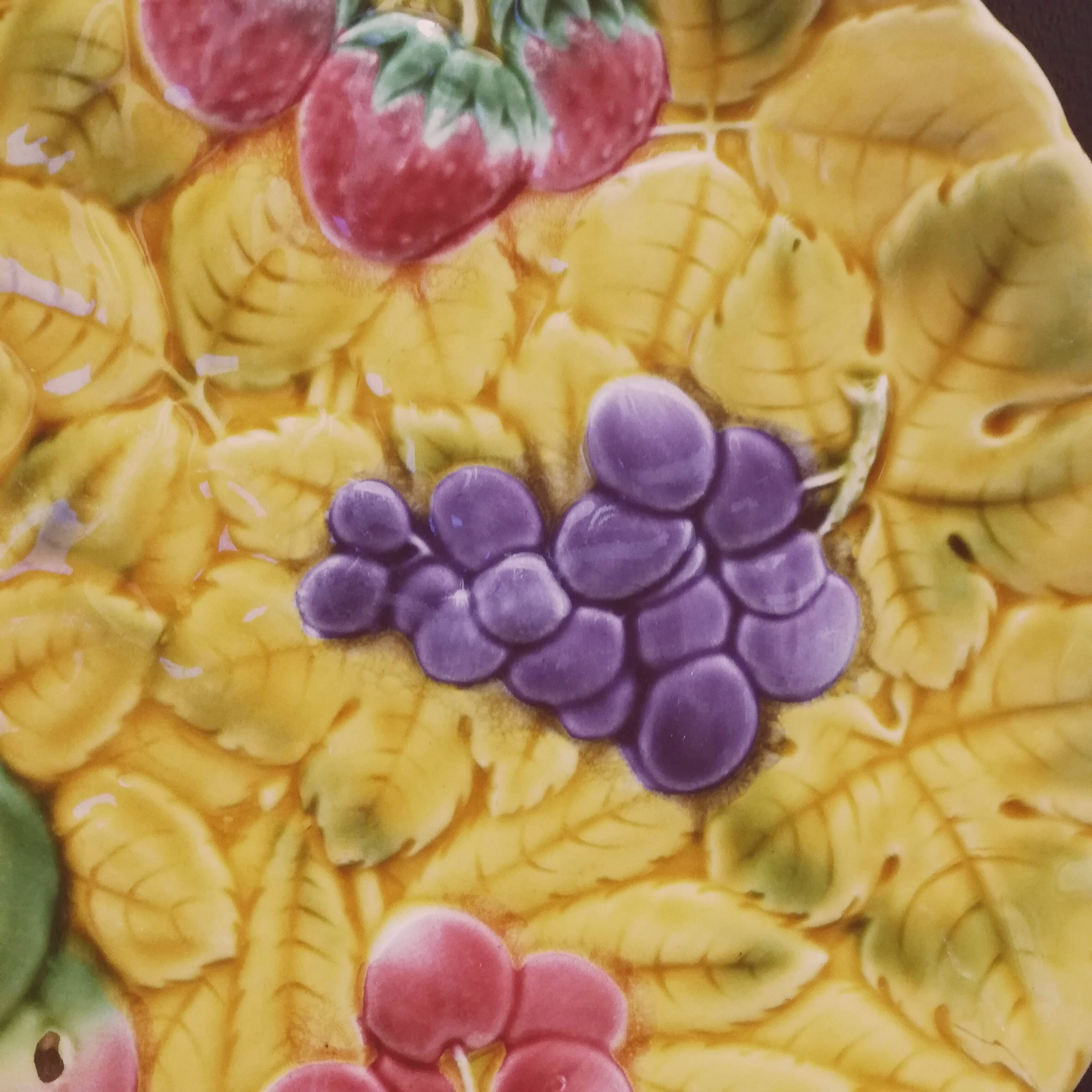 Plat à dessert en barbotine