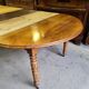 Table 6 pieds en noyer blond de 356 cm de long ouverte avec 5 allonges n10