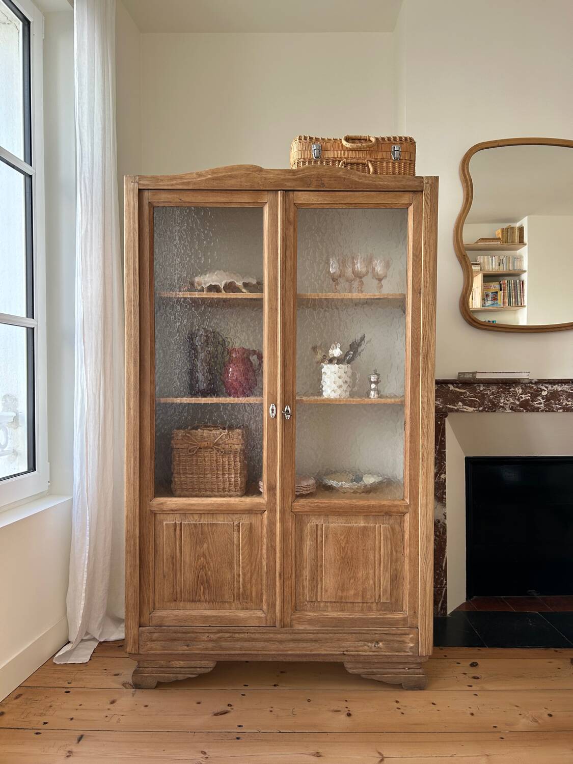 Glass cabinet in raw oak (renovated)