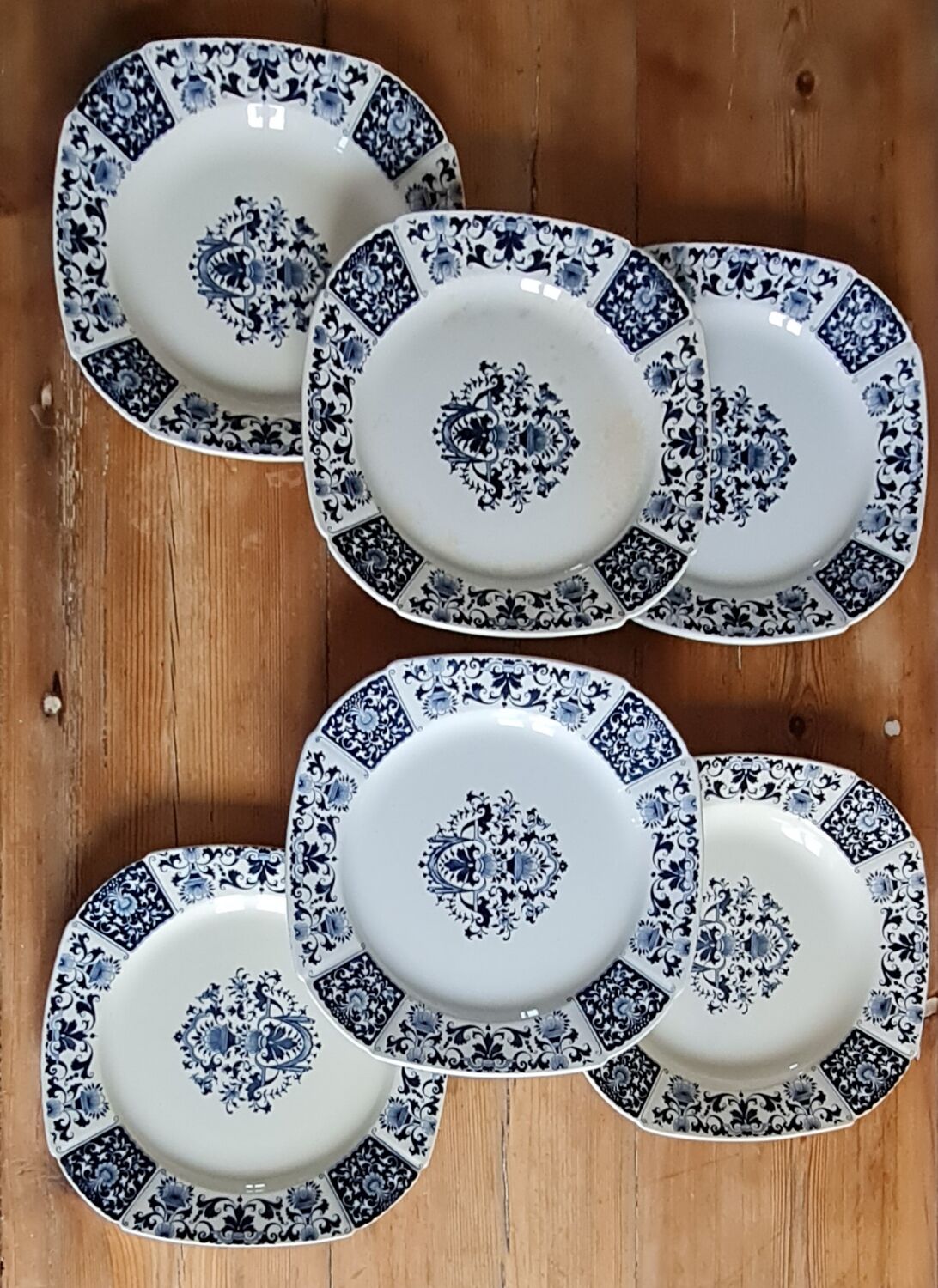 Service of 6 plates in iron earth