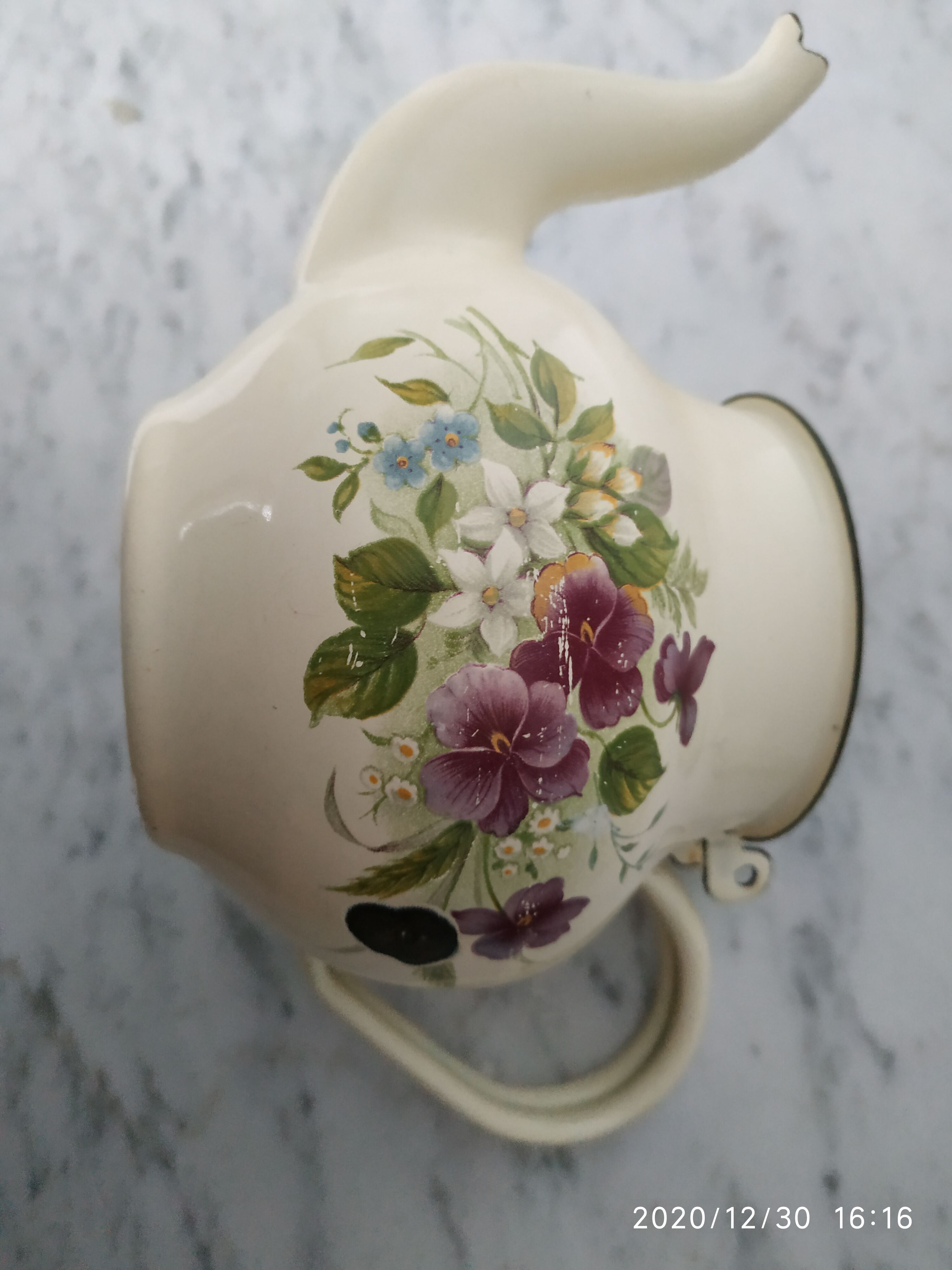Enamelled teapot