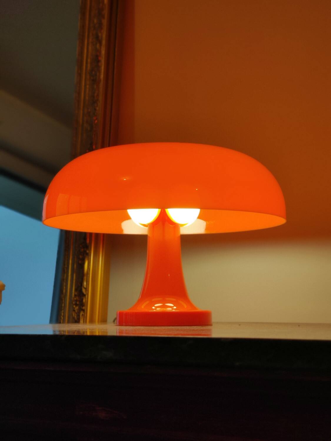 Mushroom LED table lamp