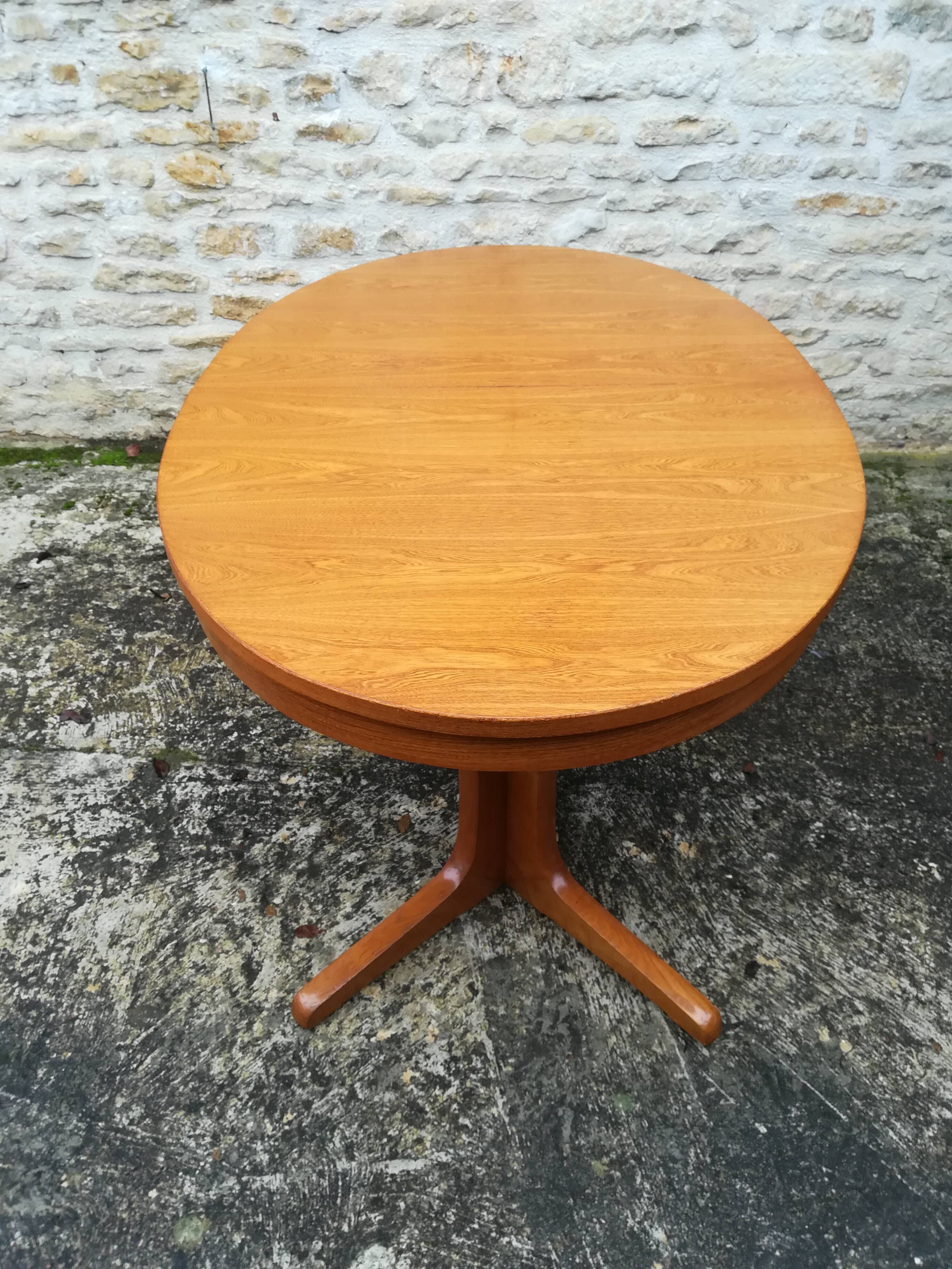 Scandinavian table
