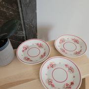 Set of 3 small opaque porcelain plates