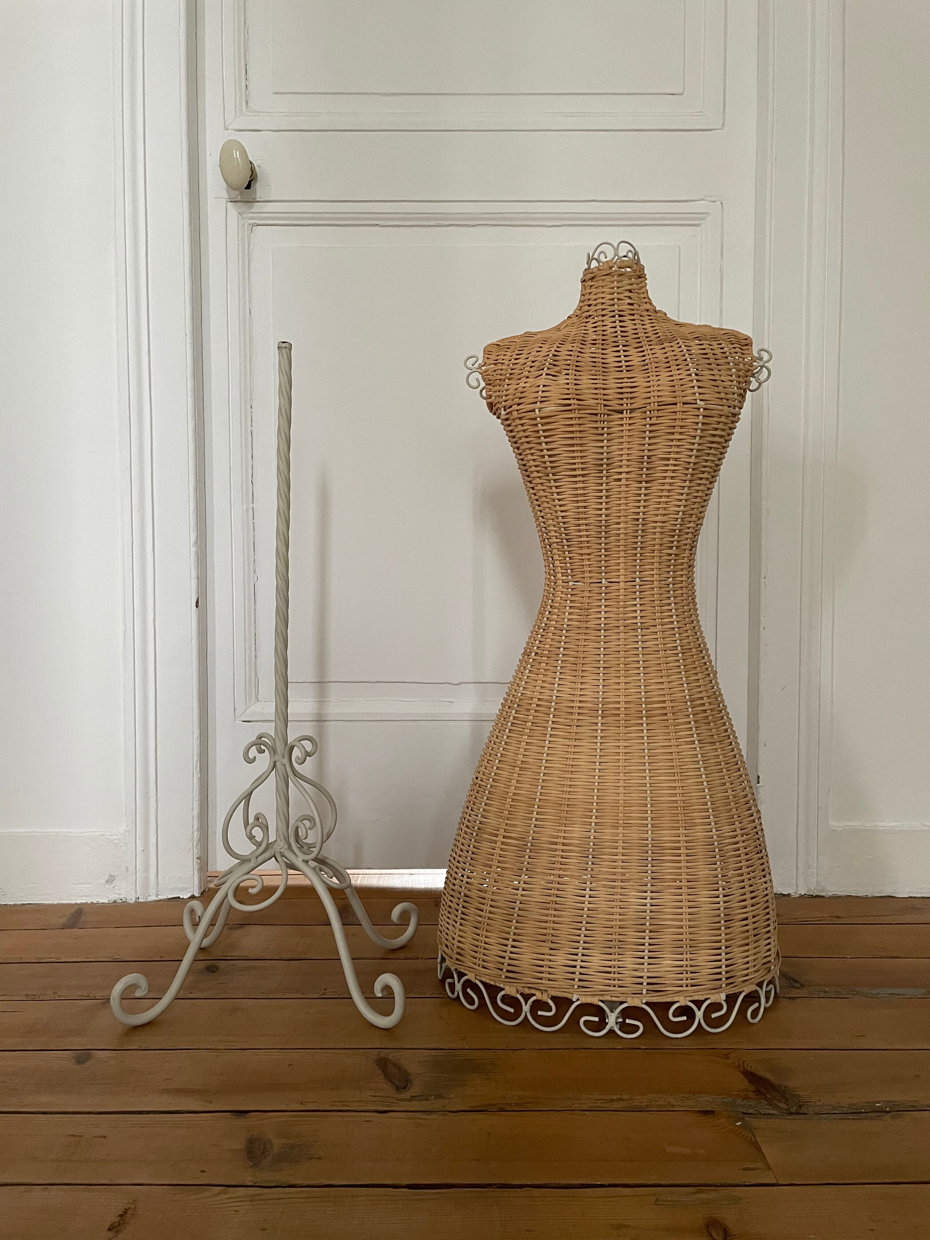 Mannequin portemanteau sur pied