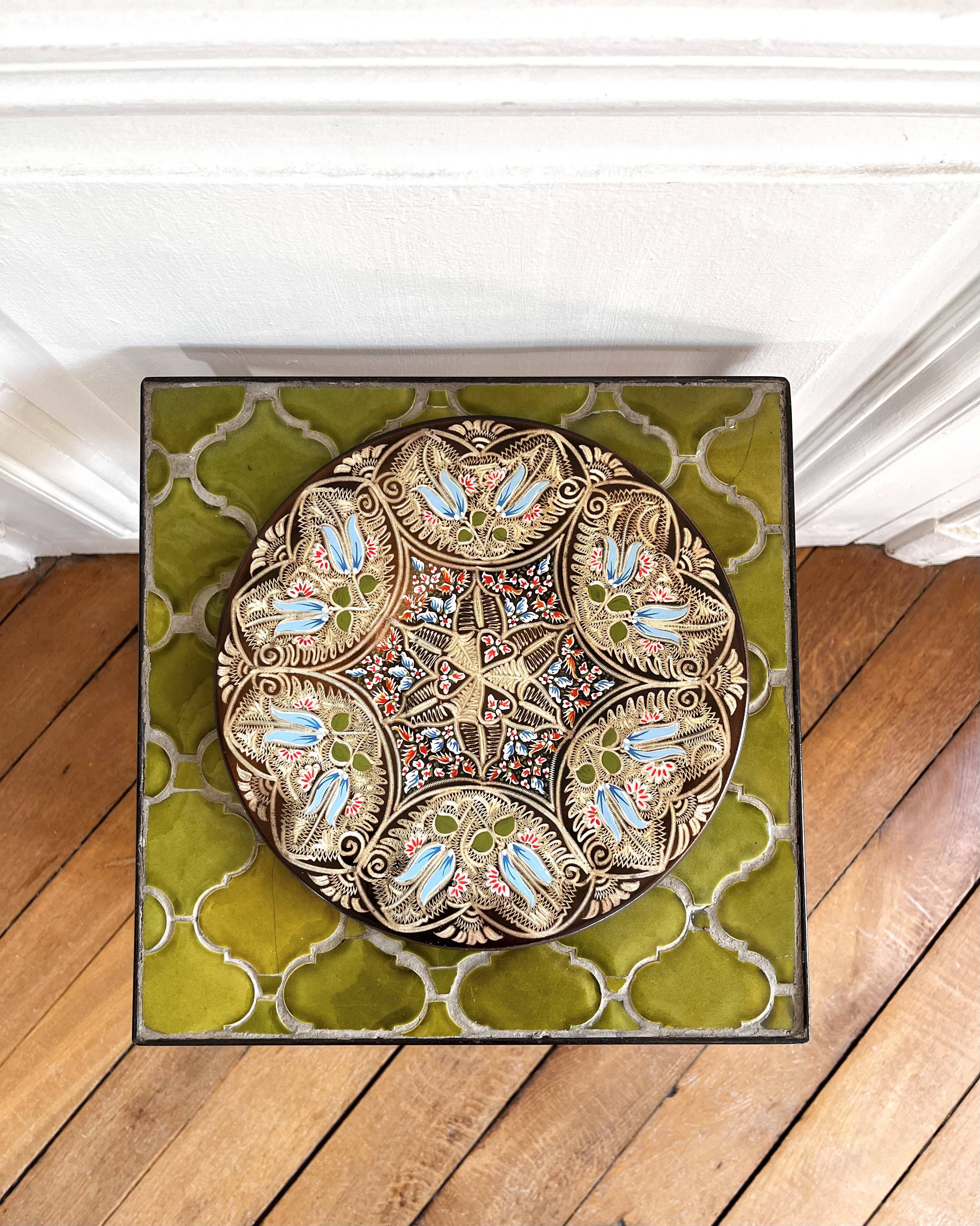 Assiette décorative fleurs peintes