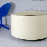 Important cylindrical planter in cream lacquered fiberglass, circa 1970