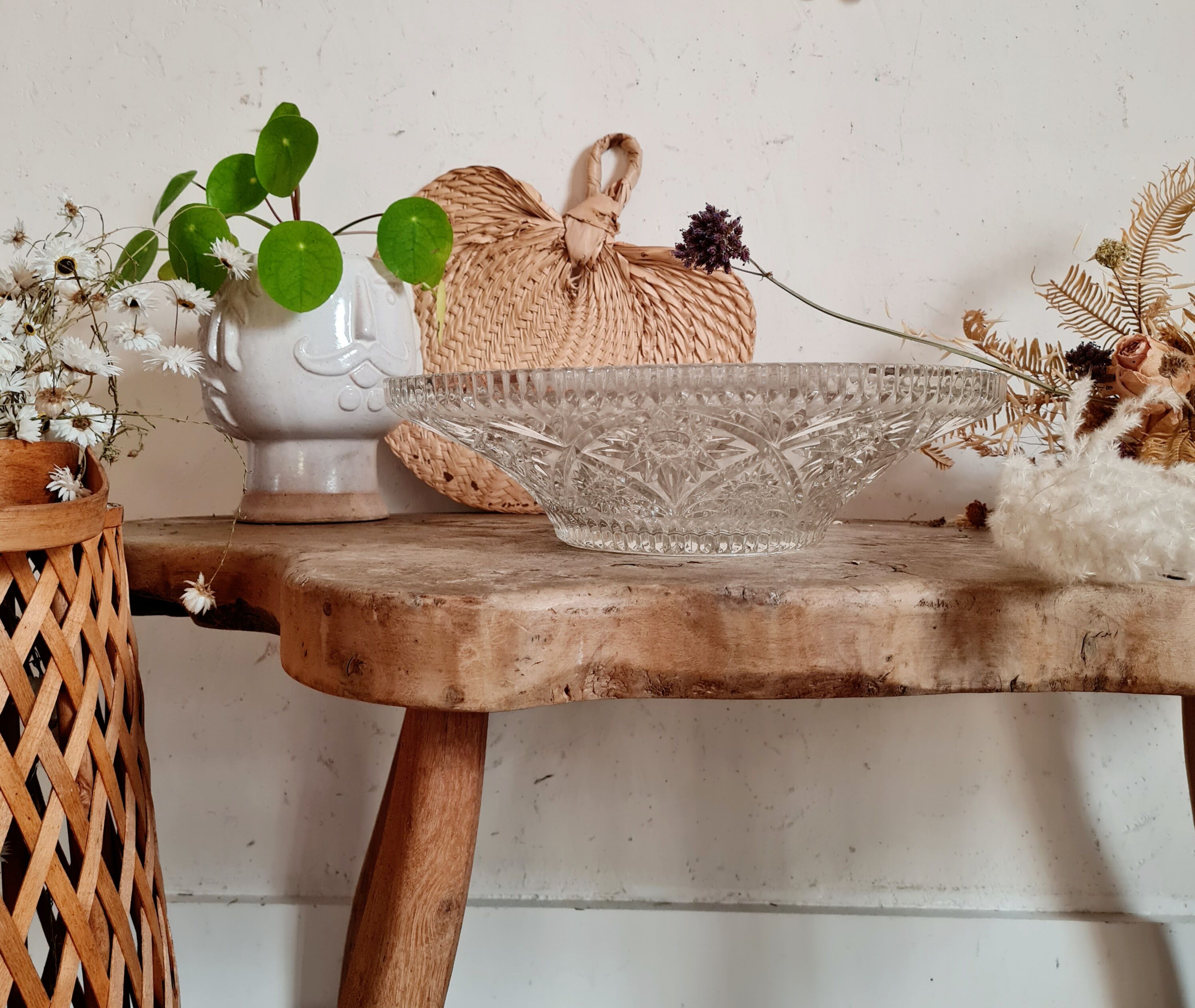 Fruit cup in chiseled glass