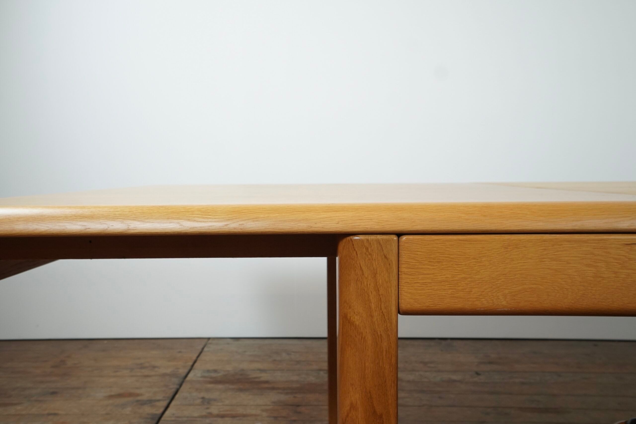 Adjustable dining set in oak and leather chairs by Van Den Berghe Pauvers