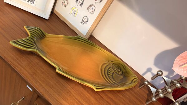 Grand plat poisson vintage en faïence de Vallauris, années 60/70, orange