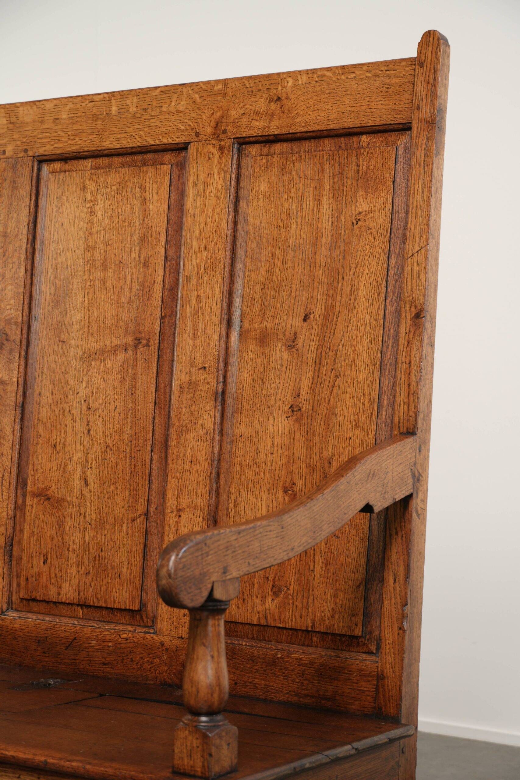 Antique English oak hall bench from the early 19th century with storage space