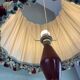 Grande lampe vintage en céramique rouge signée Drimmer – abat-jour pl
