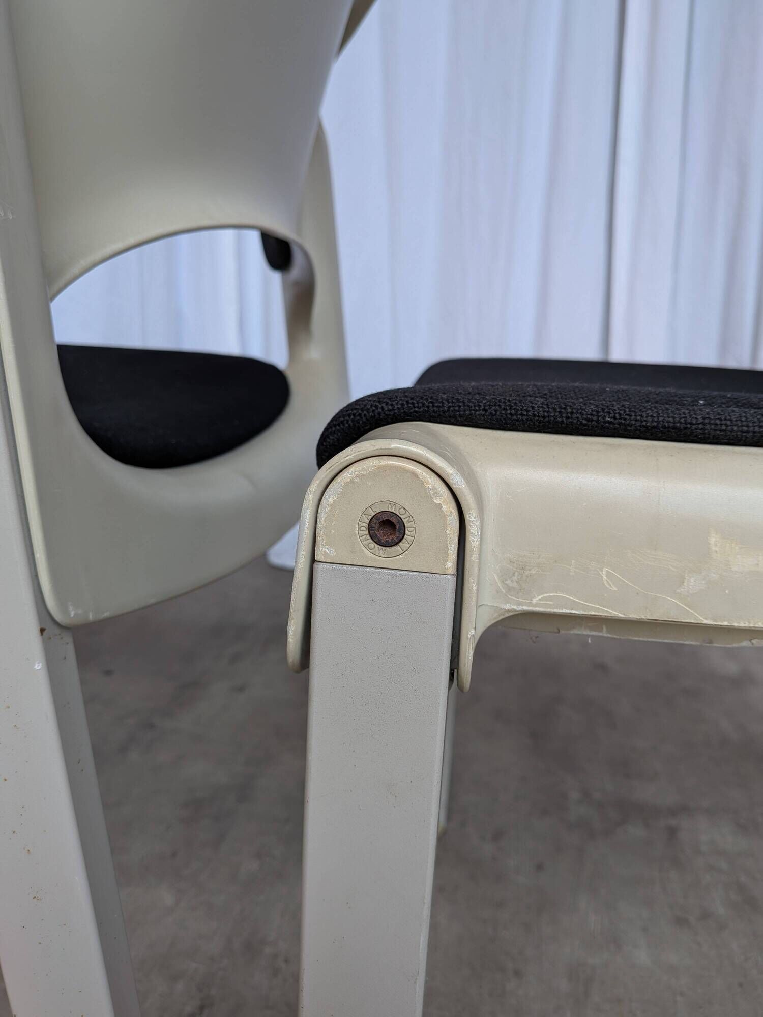 Set of 4 Vintage Aeon Mondial Stackable Chair / Dutch Postmodern Dining Cha