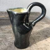 Vase français, noir à l'extérieur et jaune à l'intérieur