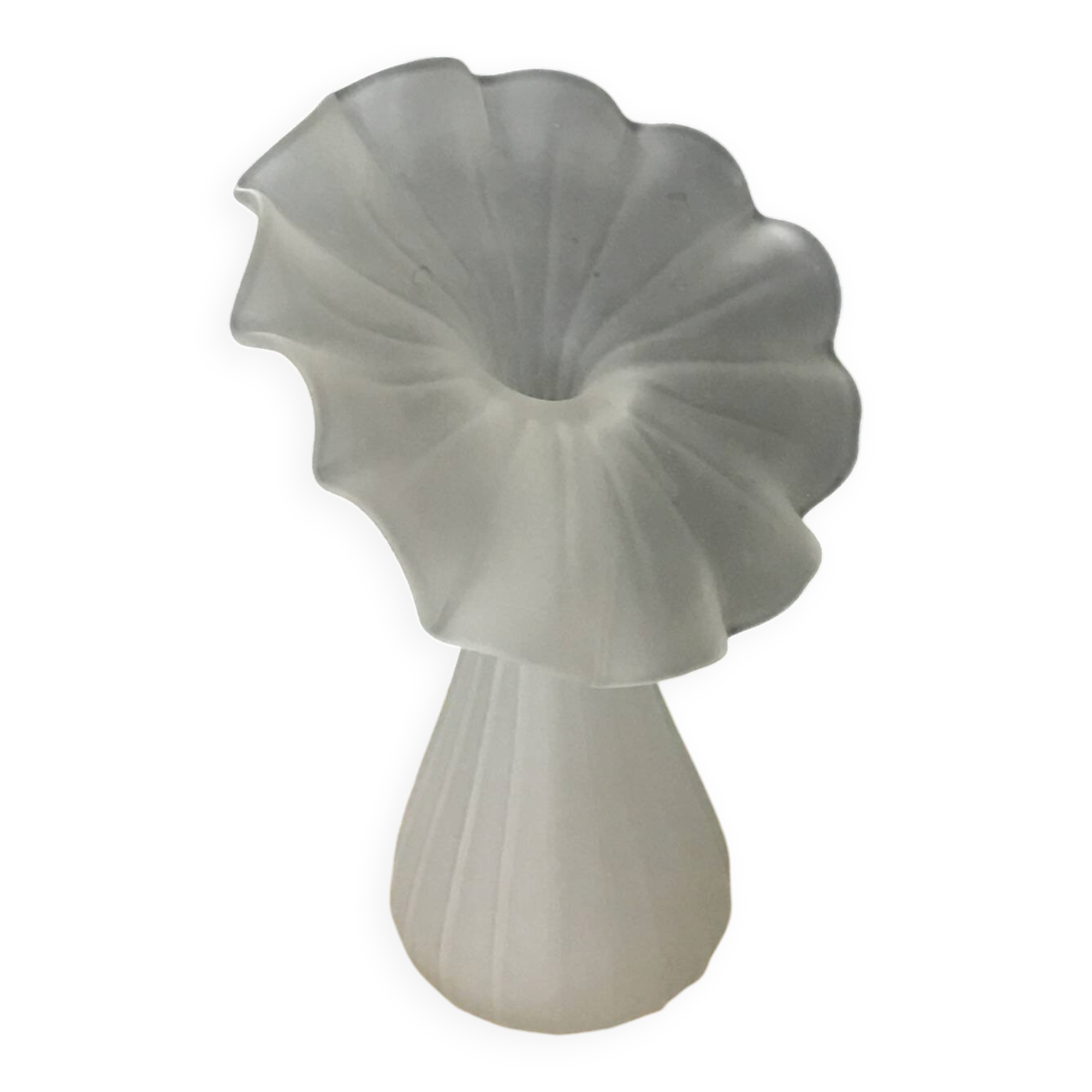 Vase vintage en verre blanc satiné à corolle ondulée