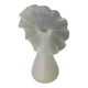 Vase vintage en verre blanc satiné à corolle ondulée