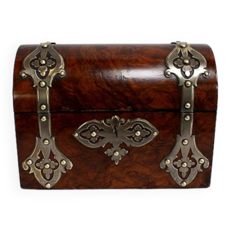 Domed Box in Solid Walnut, Renaissance style – XIXth