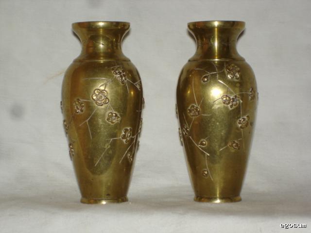 Pair of small Oriental vases in bronze to applications