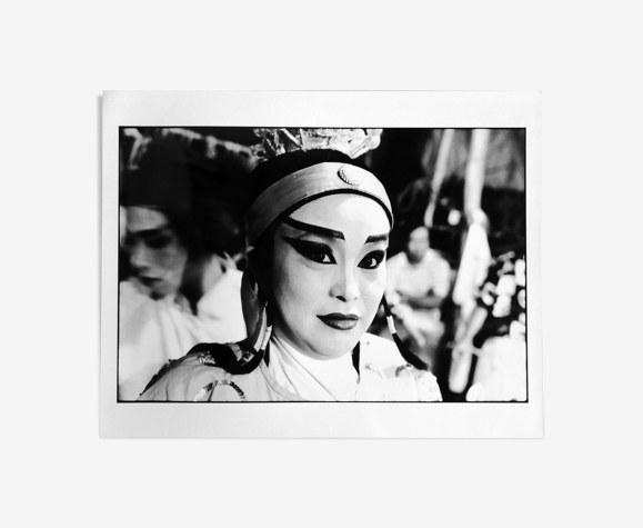 Portrait d'art N&B d'une comédienne reportage Asie du Sud Est années 50.