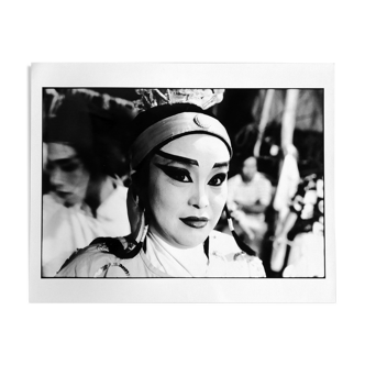 Portrait d'art N&B d'une comédienne reportage Asie du Sud Est années 50.