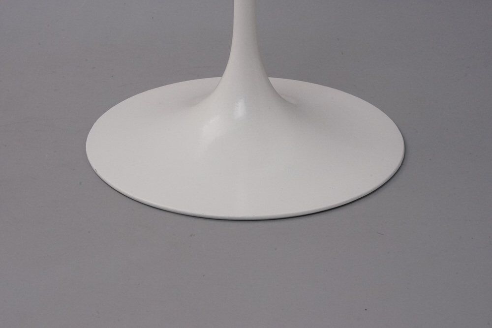 Tulip side table oval by Eero Saarinen for Knoll Inc, 1970s