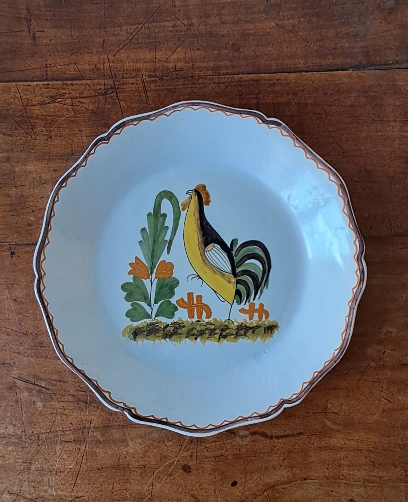 Decorative plate in the 18th-century style. Decoration of a stylised rooster.