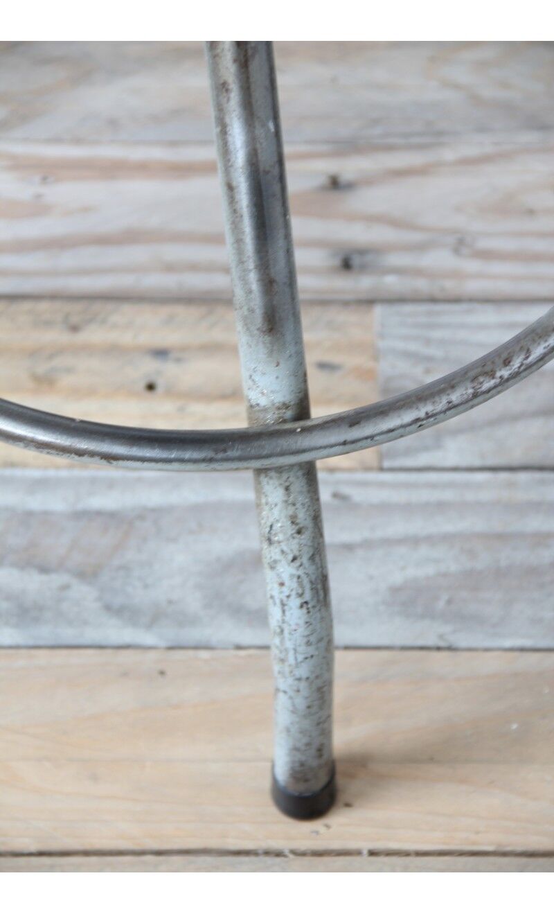 Rotating stool