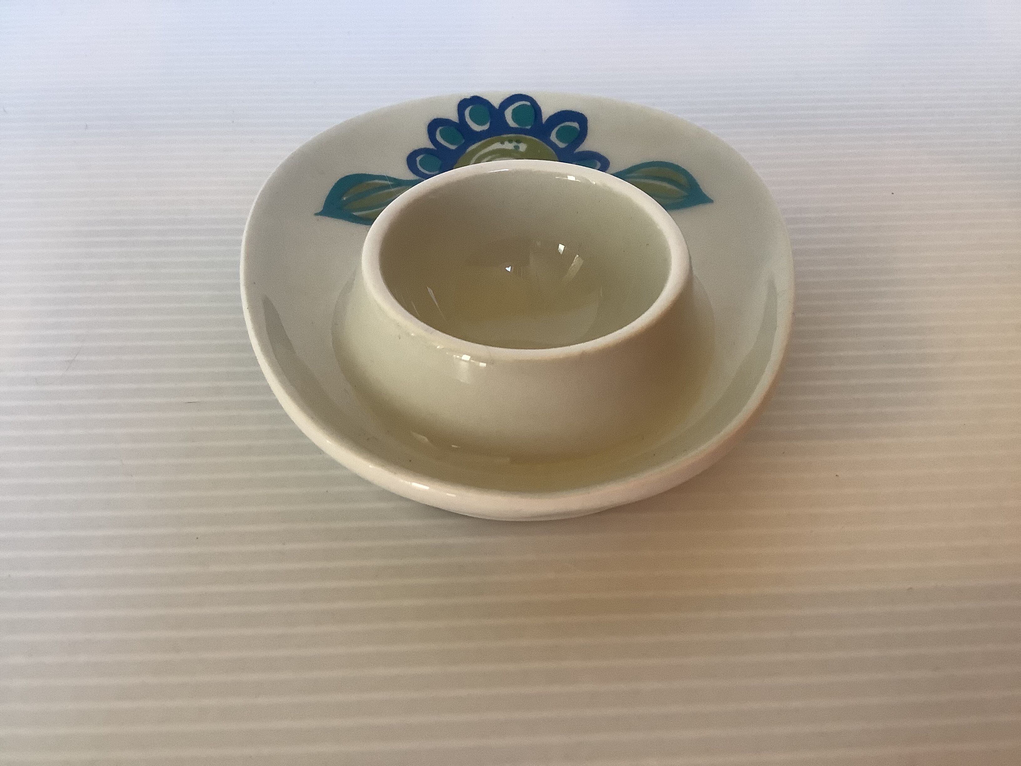 Egg cup flower norway turi gramstad Oliver