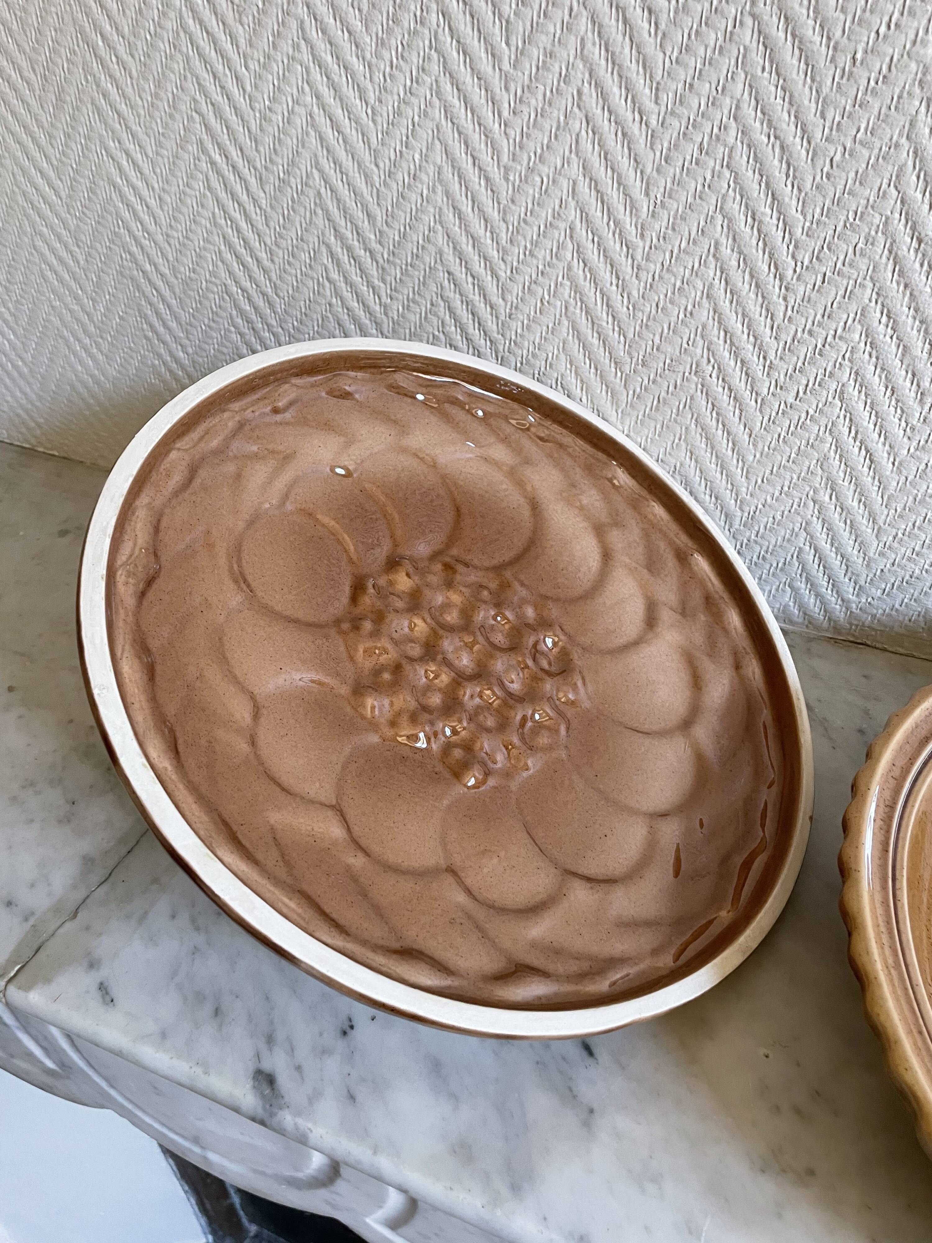 Kiwi slip ceramic pie dish
