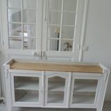 Vitrine, console vintage réenchantée en gris perle, plateau bois.