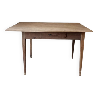 Farmhouse table with an extension