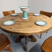 Table ronde en bois massif plateau épais style brutaliste vintage an60