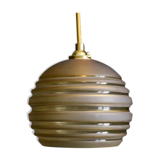 Suspension ball in antique yellow engraved glass delivered with a golden cable and a socket b22