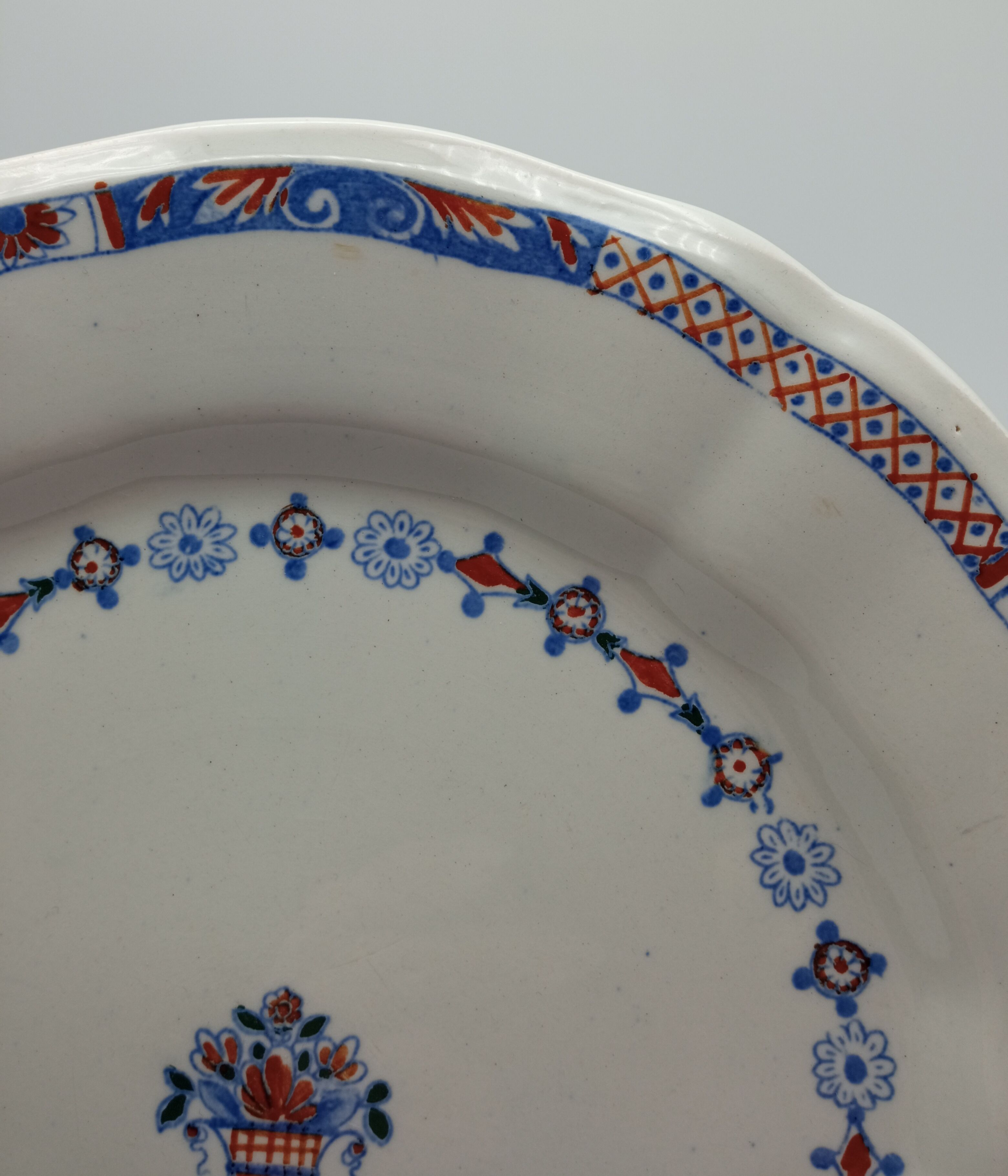 Assiette en faïence " modèle Rouen"