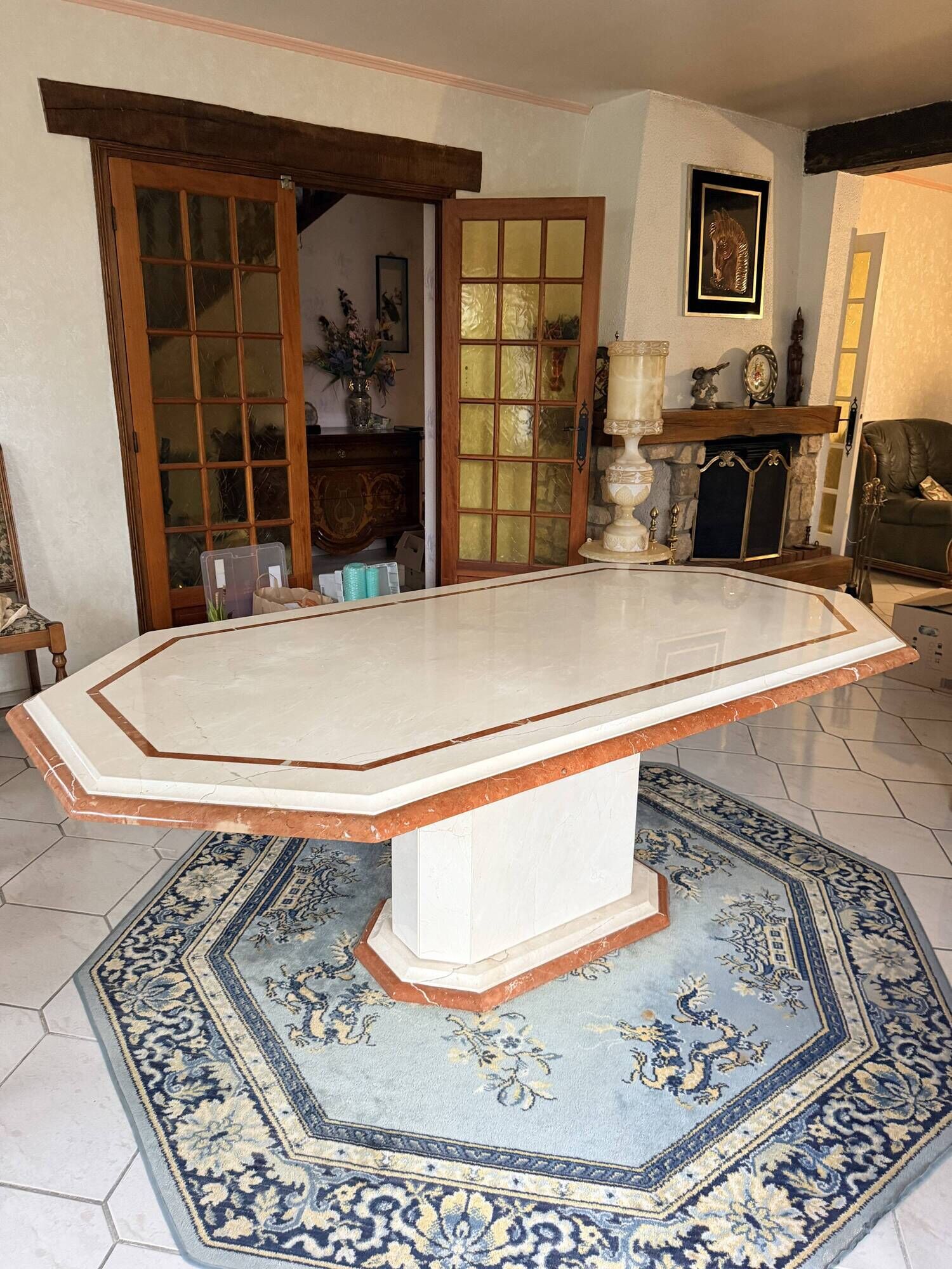 Large Crema Marfil & Alicante red marble table – 212 cm – 10 people