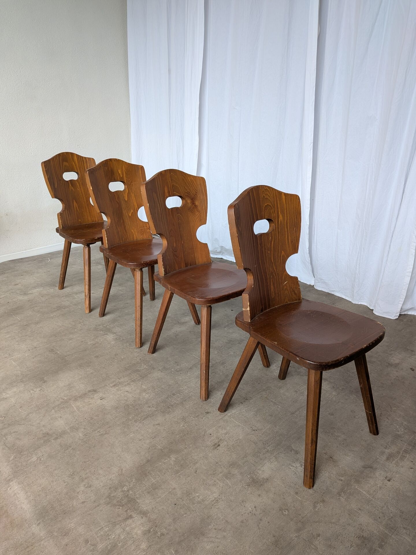 Chaises de salle à manger en bois tyrolien vintage - Style ferme des années 1970 - Ensemble de 4
