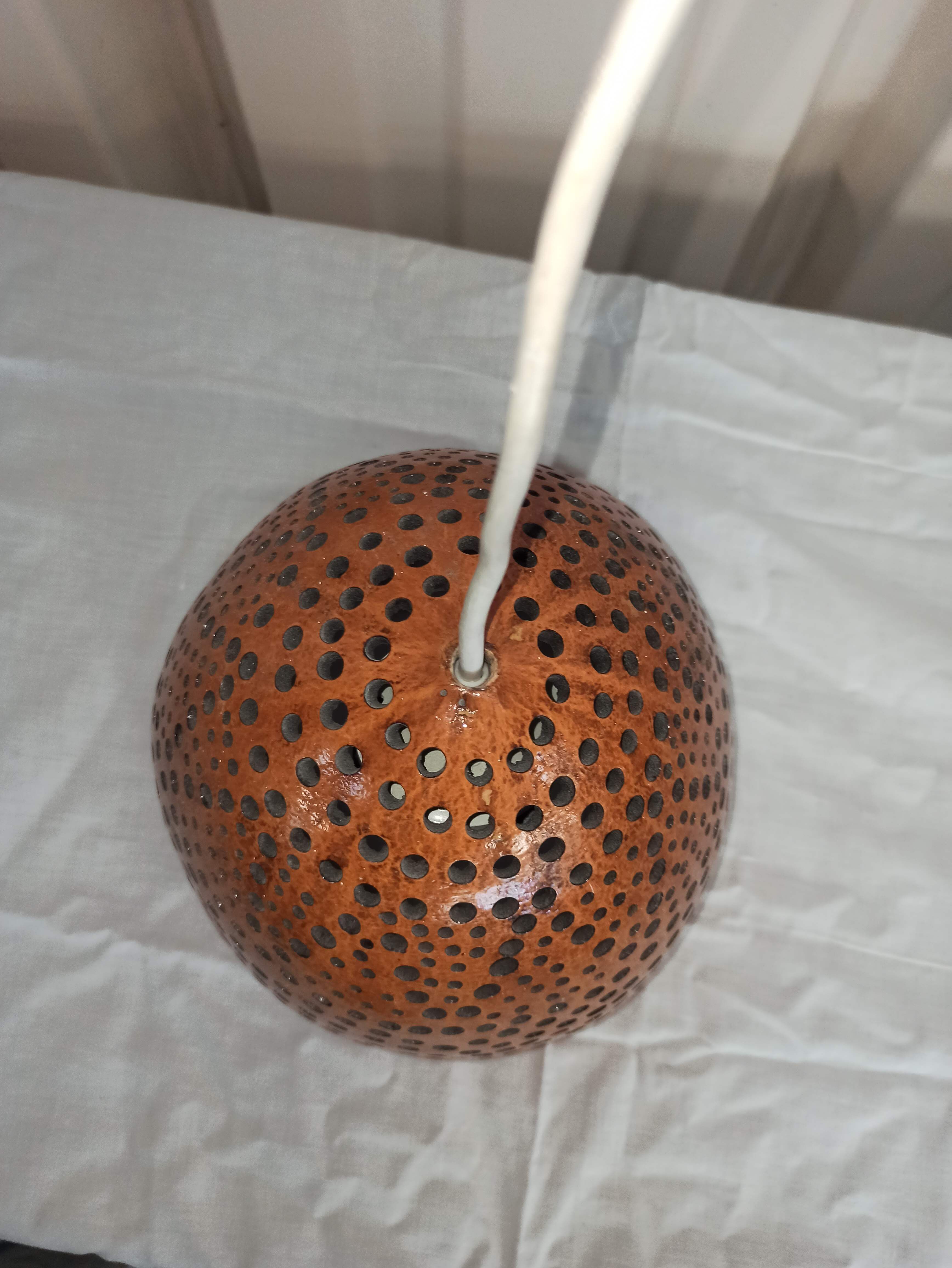 Openwork suspension in wood