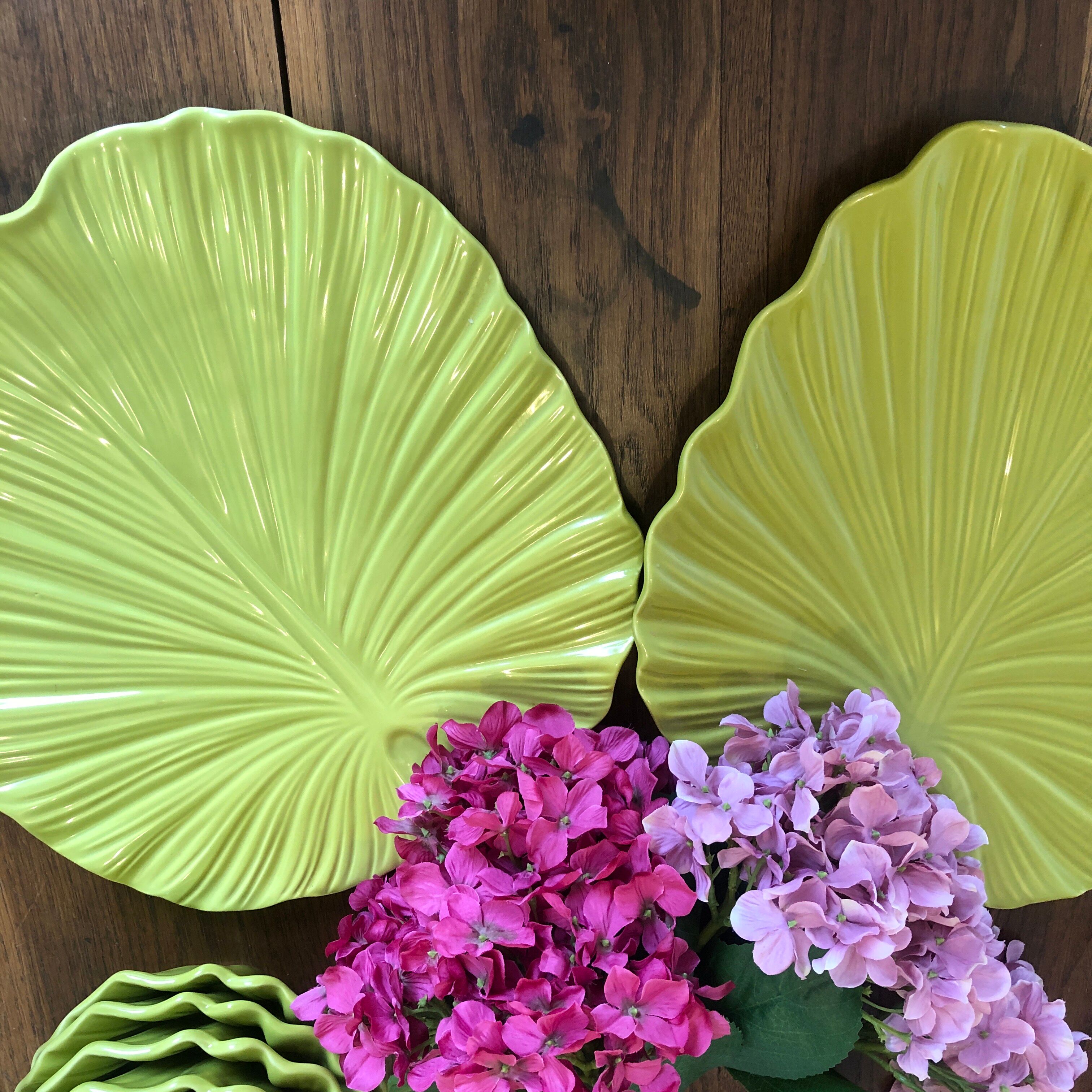 2 dishes and its 6 anise green cups