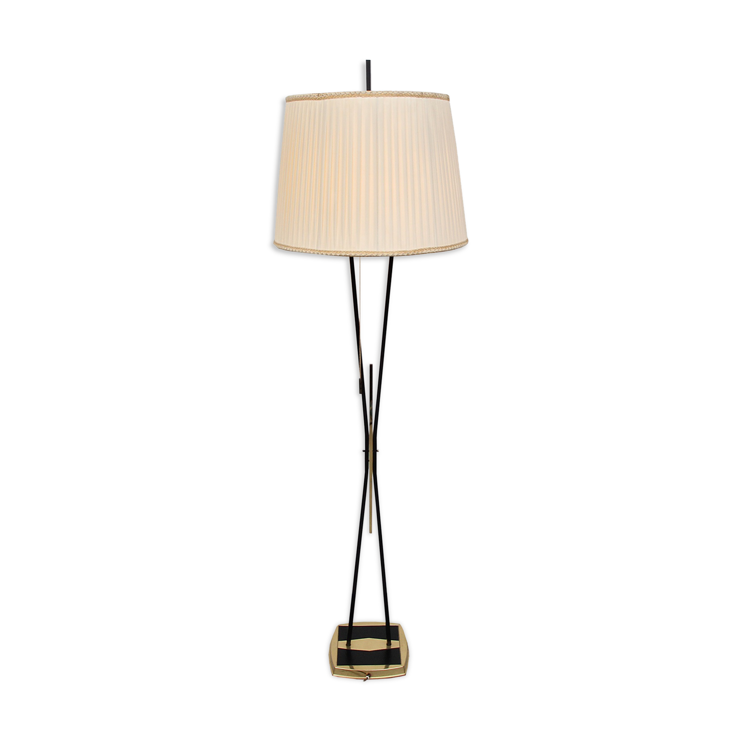 1950s floor-lamp in brass and plissé